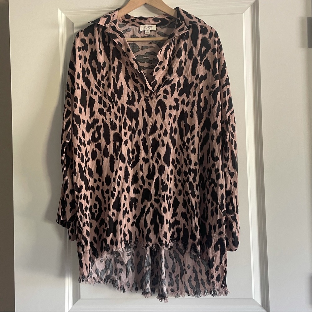 Umgee Animal Print Long Line Women’s Blouse